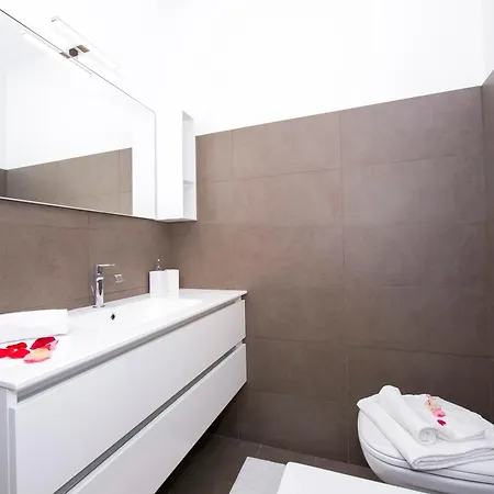 Paradiso Di Penthouse דירה מנאג'יו